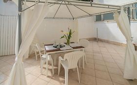 Casa con giardino sulla Poesia